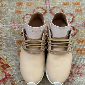 Esse ut Esse Sneakers - Peach Fuzz